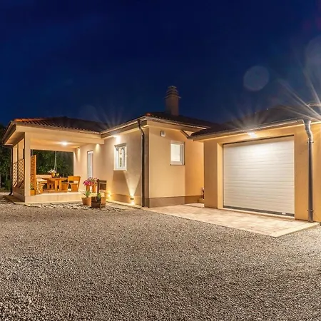 House Family Podhum *