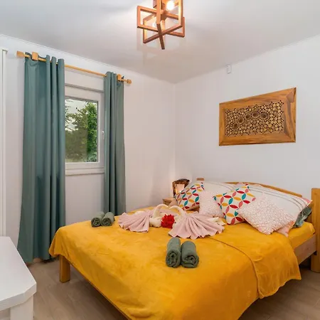 House Family Podhum Chalet *