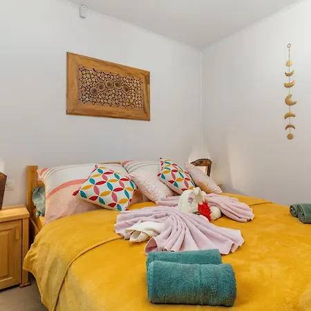 Alpesi faház House Family Podhum Dražice