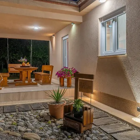 Alpesi faház House Family Podhum Dražice
