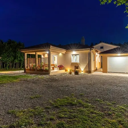 House Family Podhum Chalet *