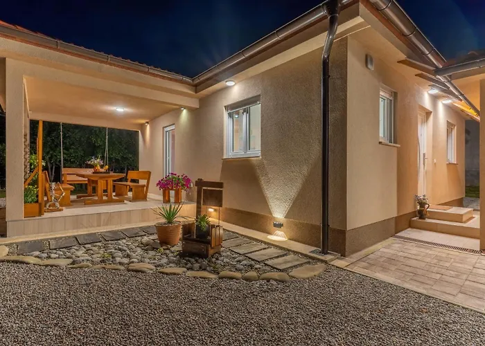 House Family Podhum Chalet *